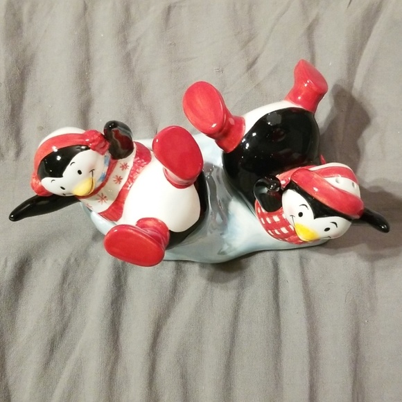 Cute smiling penguin salt and pepper shaker - Picture 2 of 8